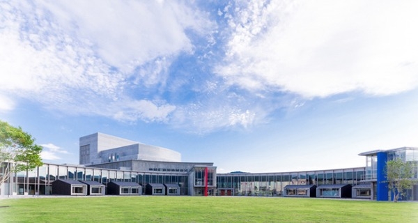 交流文化芸術センター(サントミューゼ)