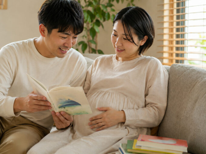 「本が身近にある生活を−こどもと読書」対象年齢：妊娠６ヶ月〜３歳